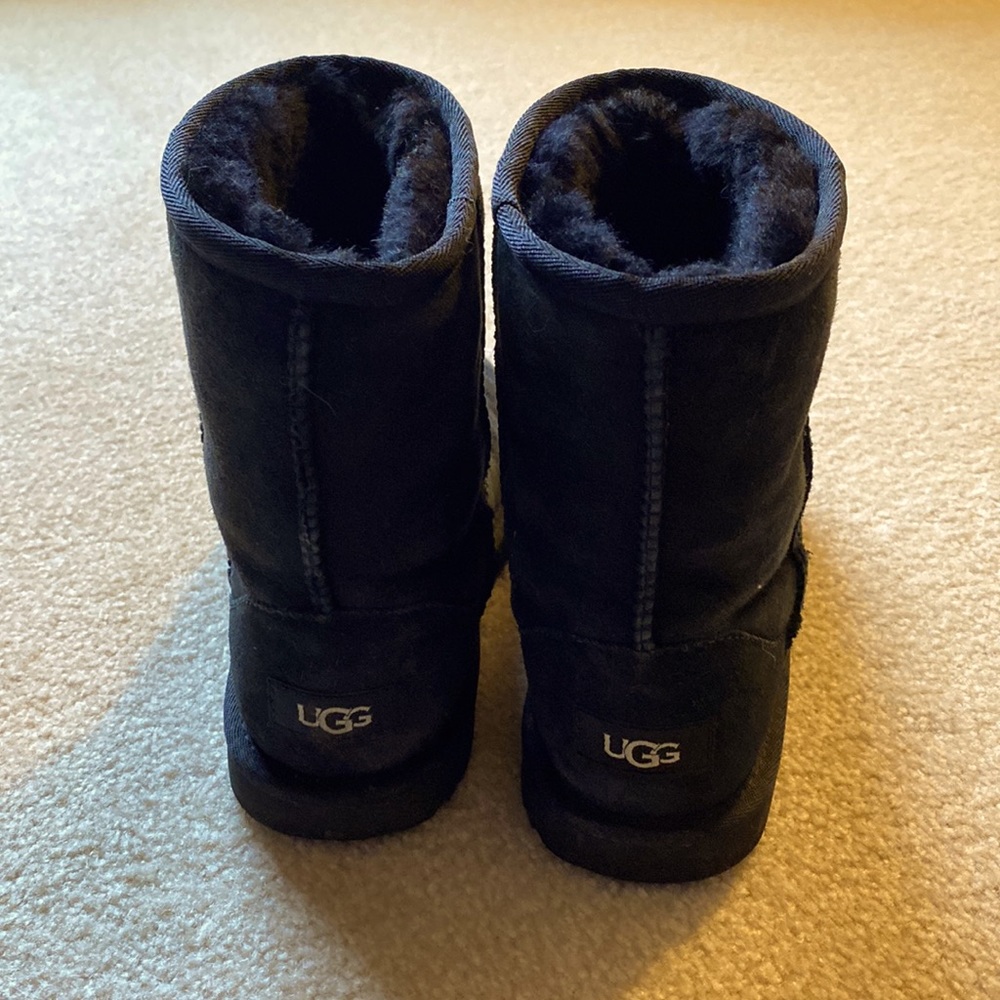Girls classic II Ugg boots size 4